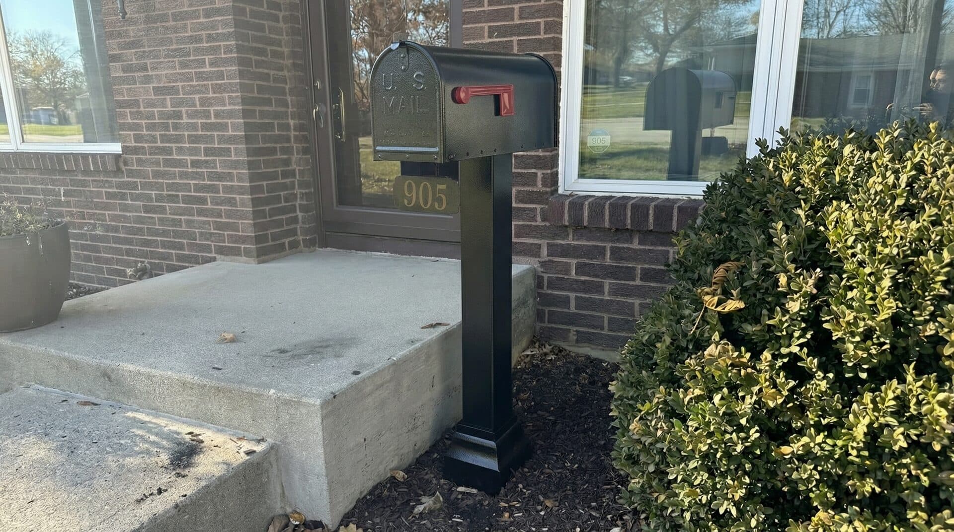 Custom brick mailbox construction
