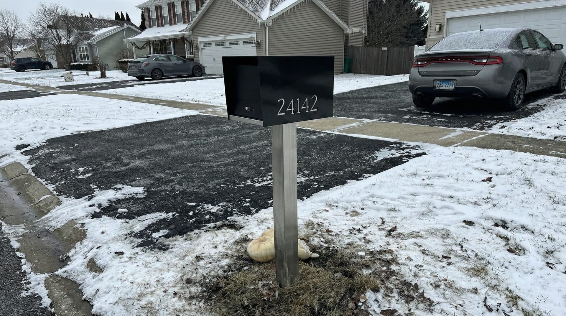 Premium Keystone mailbox with decorative post