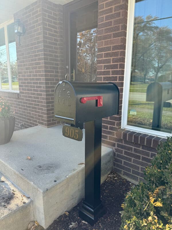 Premium Keystone mailbox with decorative post